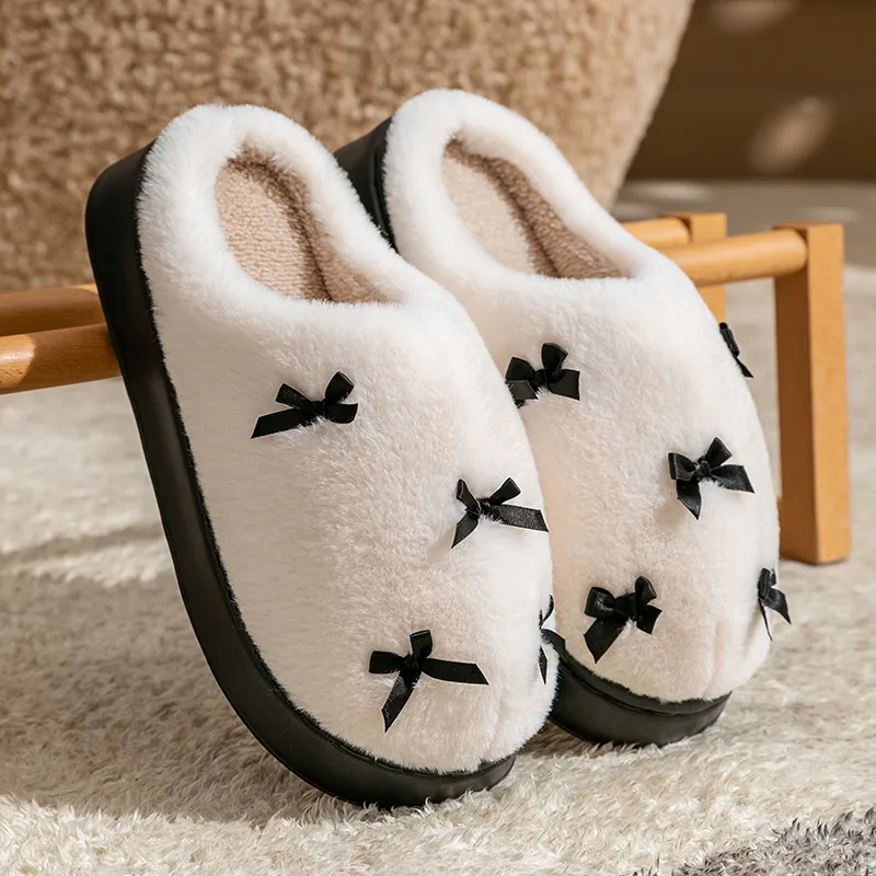 Winter Clothing Material - Pantofole con fiocco da donna alla