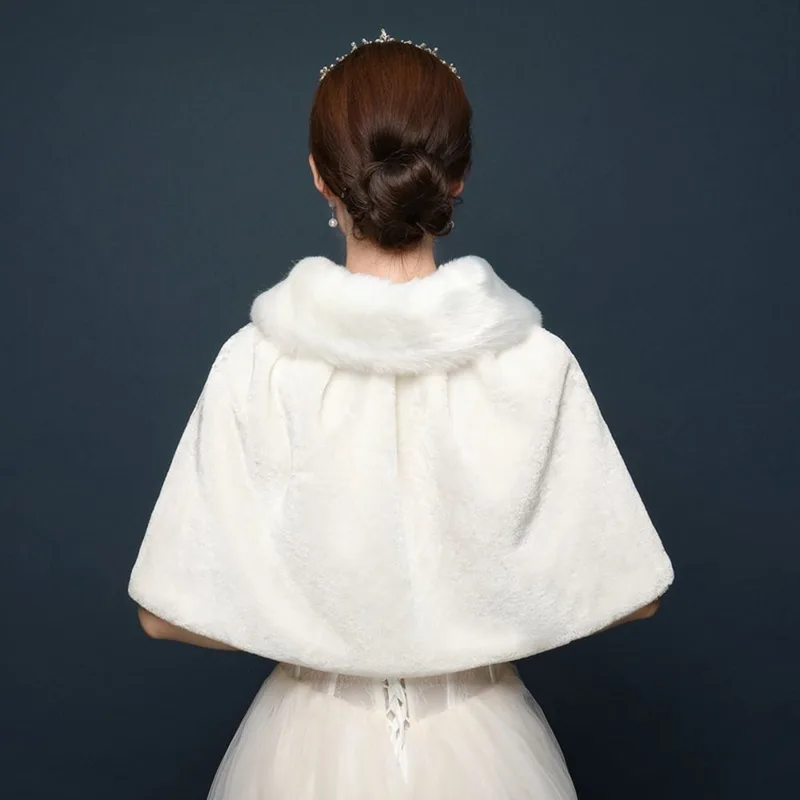 Stola avvolgente in peluche ad - Winter Clothing For Sale recensione e prezzo